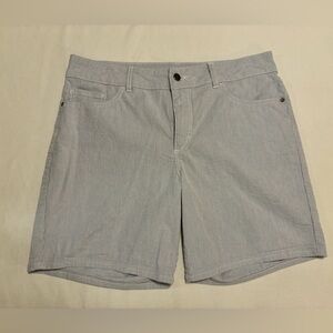 Riders by Lee, mid rise stretch, seersucker pattern, approx size 14